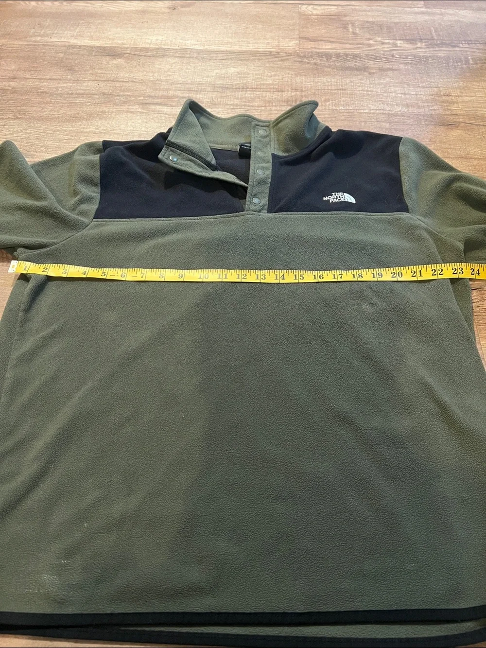The North Face Men’s Olive Green and Black Snap-T Fleece Pullover